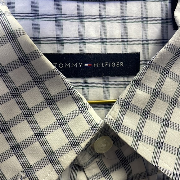 Tommy Hilfiger button down - Picture 2 of 4